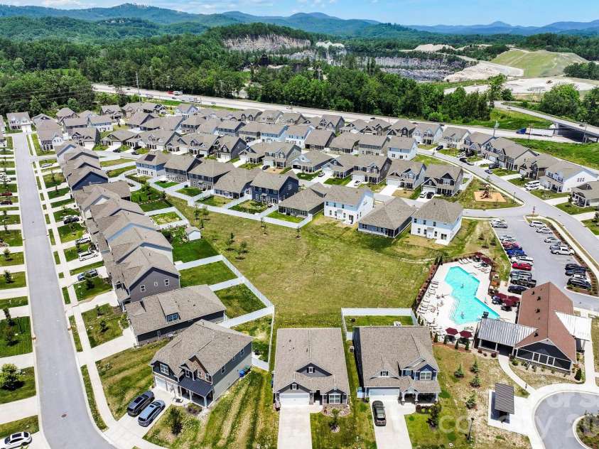 48 Thornberry Road, Hendersonville, NC 28792.  MLS# CAR4390884, YatesRealty ID 35905. 
