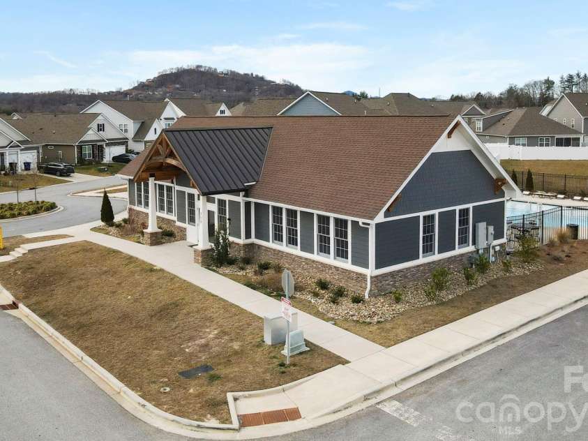 48 Thornberry Road, Hendersonville, NC 28792.  MLS# CAR4390884, YatesRealty ID 35905. 