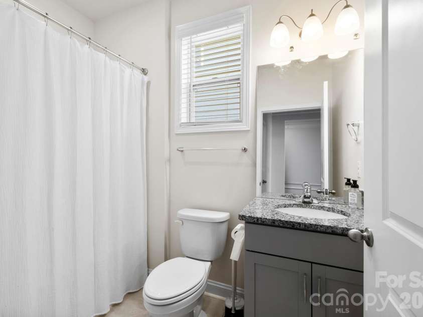 48 Thornberry Road, Hendersonville, NC 28792.  MLS# CAR4390884, YatesRealty ID 35905. Full bathroom