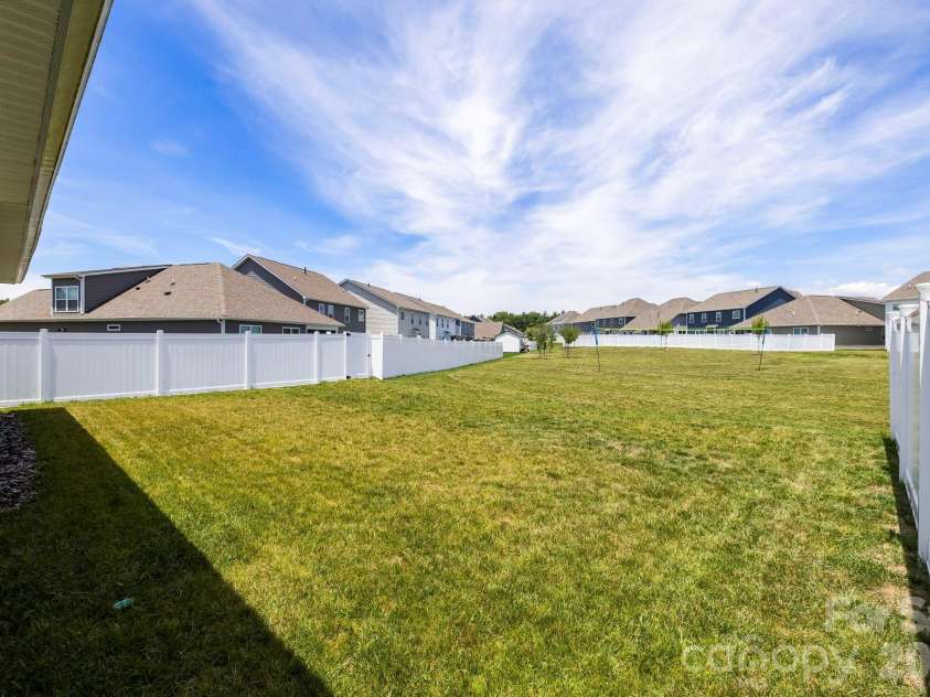 48 Thornberry Road, Hendersonville, NC 28792.  MLS# CAR4390884, YatesRealty ID 35905. Open yard