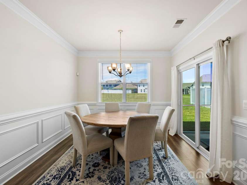 48 Thornberry Road, Hendersonville, NC 28792.  MLS# CAR4390884, YatesRealty ID 35905. Spacious dining area