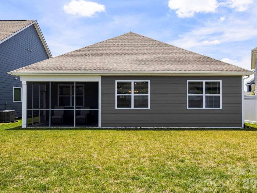 48 Thornberry Road, Hendersonville, NC 28792.  MLS# CAR4390884, YatesRealty ID 35905. Yard