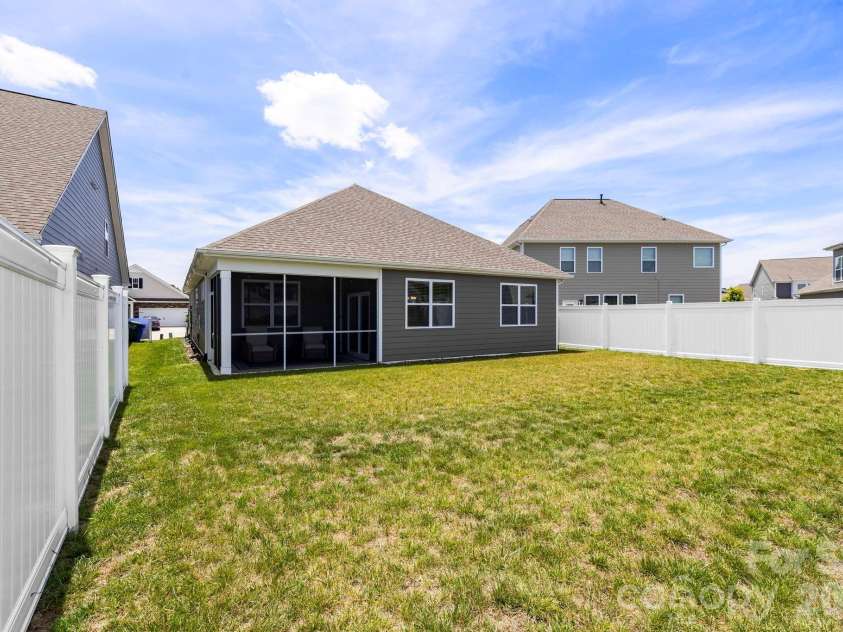48 Thornberry Road, Hendersonville, NC 28792.  MLS# CAR4390884, YatesRealty ID 35905. Yard
