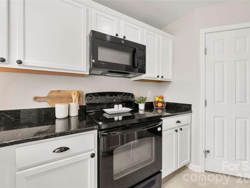 3017 Rhododendron Place, Clover, SC 29710.  MLS# CAR4394093, YatesRealty ID 35907. 
