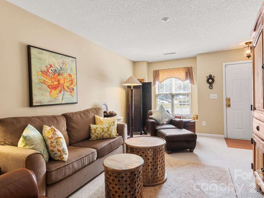 11549 Retriever Way, Charlotte, NC 28269.  MLS# CAR4401598, YatesRealty ID 35908. 