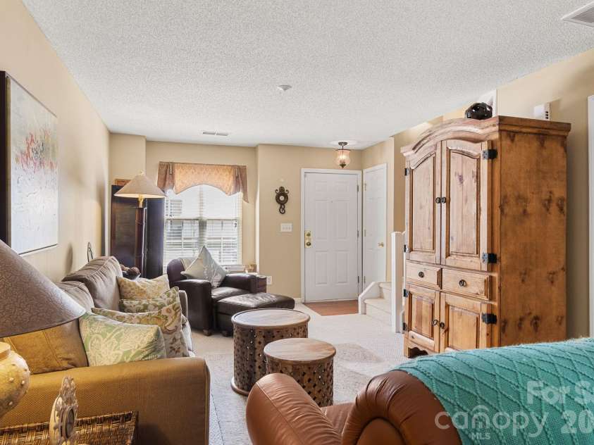 11549 Retriever Way, Charlotte, NC 28269.  MLS# CAR4401598, YatesRealty ID 35908. 