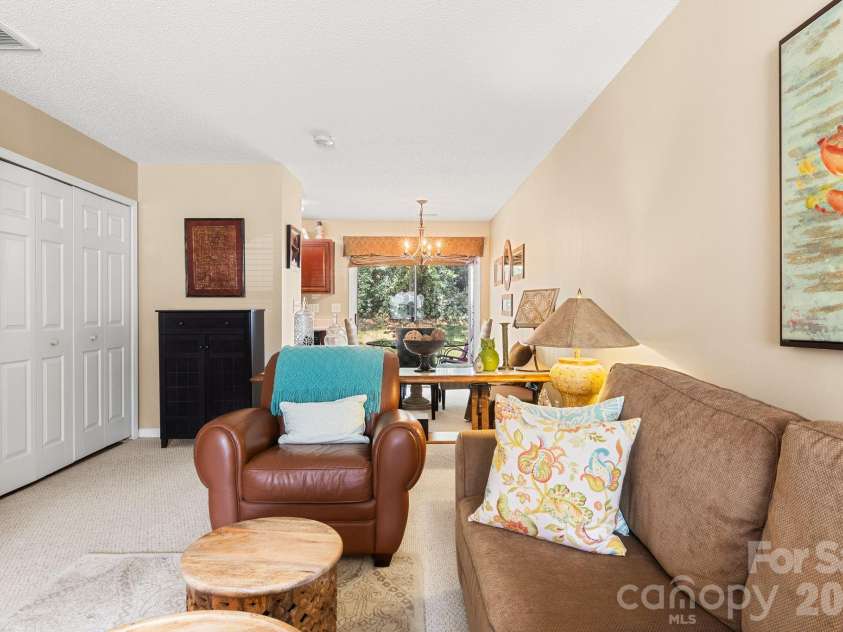 11549 Retriever Way, Charlotte, NC 28269.  MLS# CAR4401598, YatesRealty ID 35908. 