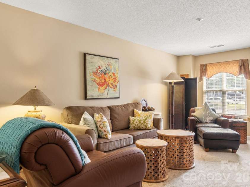 11549 Retriever Way, Charlotte, NC 28269.  MLS# CAR4401598, YatesRealty ID 35908. 