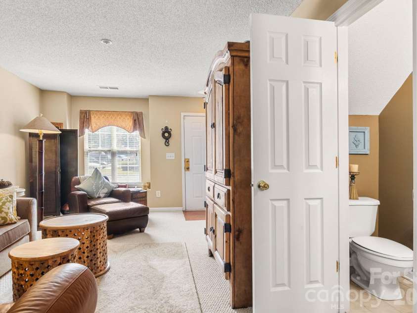 11549 Retriever Way, Charlotte, NC 28269.  MLS# CAR4401598, YatesRealty ID 35908. 
