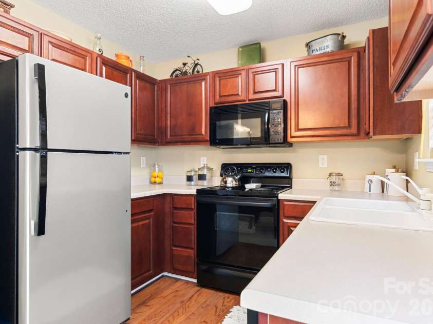 11549 Retriever Way, Charlotte, NC 28269.  MLS# CAR4401598, YatesRealty ID 35908. 