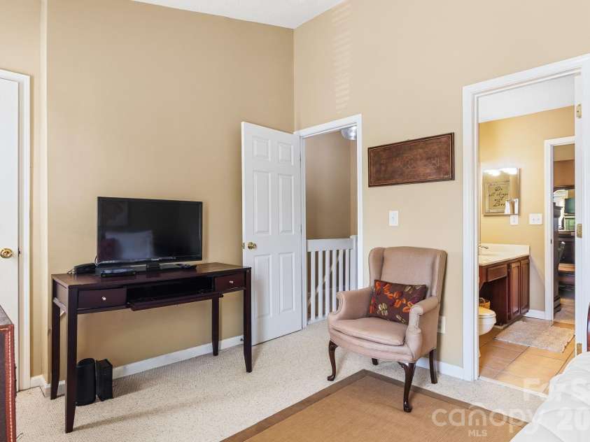 11549 Retriever Way, Charlotte, NC 28269.  MLS# CAR4401598, YatesRealty ID 35908. 