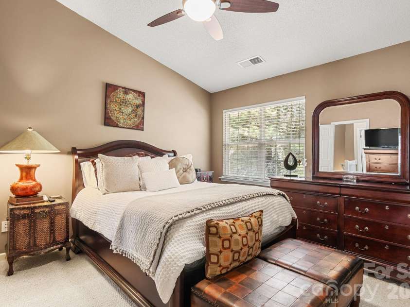 11549 Retriever Way, Charlotte, NC 28269.  MLS# CAR4401598, YatesRealty ID 35908. 