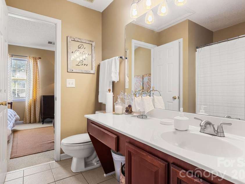 11549 Retriever Way, Charlotte, NC 28269.  MLS# CAR4401598, YatesRealty ID 35908. 