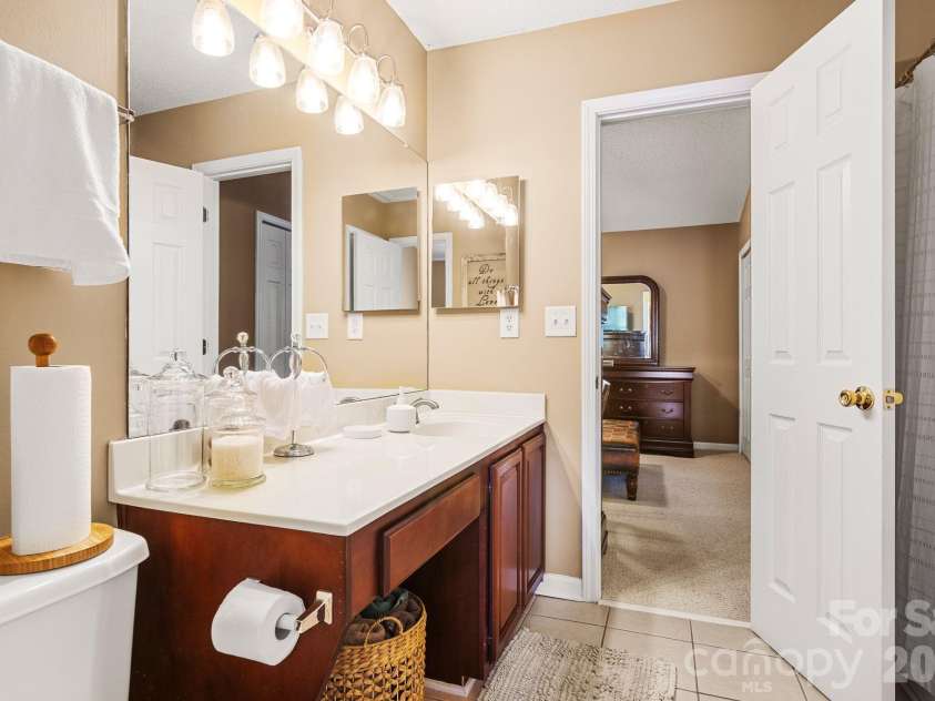 11549 Retriever Way, Charlotte, NC 28269.  MLS# CAR4401598, YatesRealty ID 35908. 