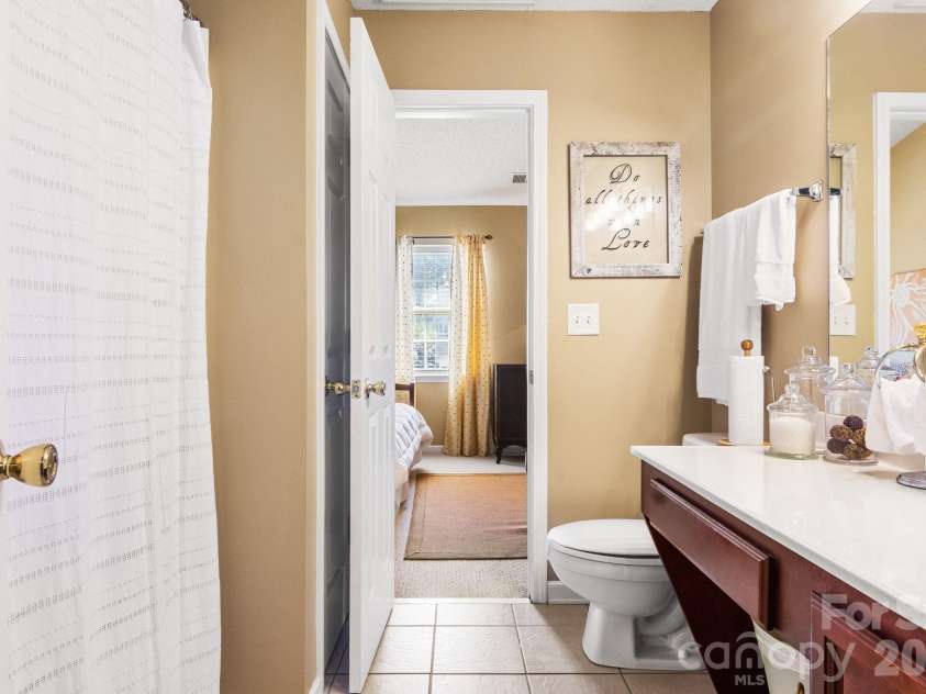 11549 Retriever Way, Charlotte, NC 28269.  MLS# CAR4401598, YatesRealty ID 35908. 