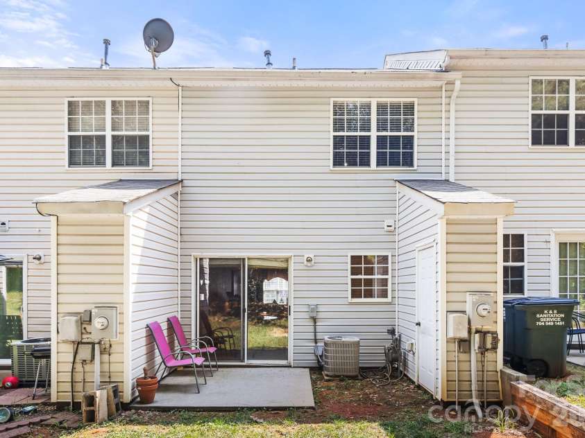 11549 Retriever Way, Charlotte, NC 28269.  MLS# CAR4401598, YatesRealty ID 35908. 