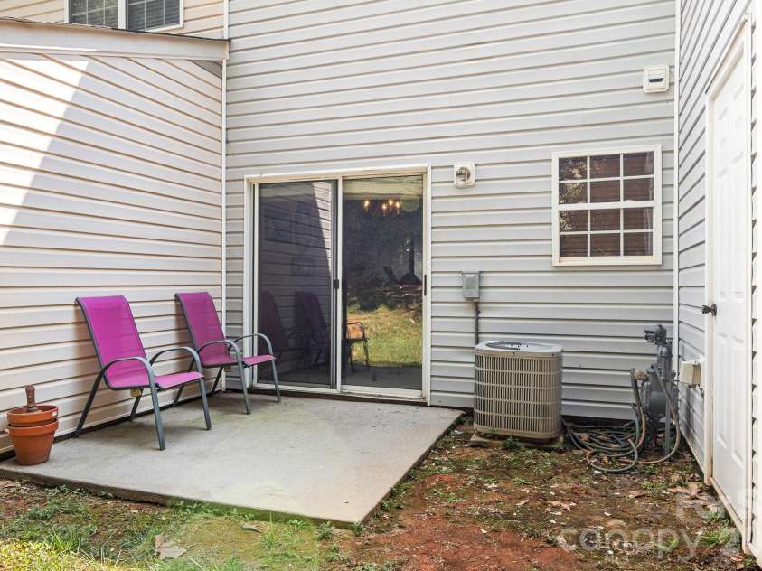 11549 Retriever Way, Charlotte, NC 28269.  MLS# CAR4401598, YatesRealty ID 35908. 