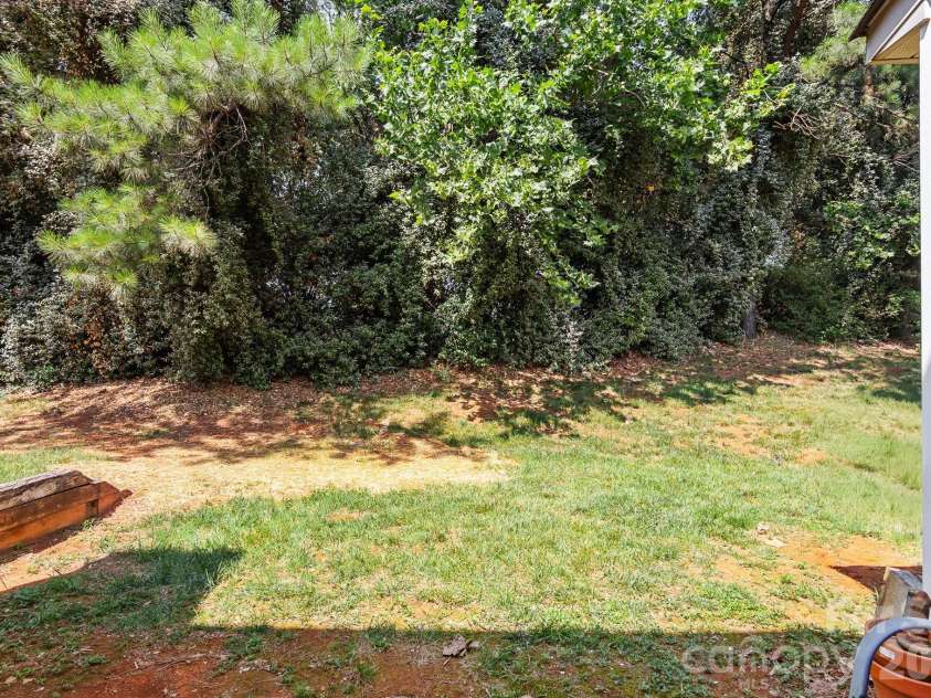 11549 Retriever Way, Charlotte, NC 28269.  MLS# CAR4401598, YatesRealty ID 35908. 