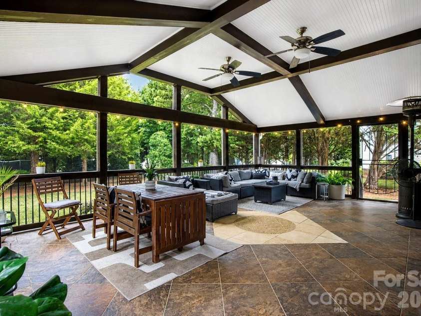 10209 Treetop Lane, Cornelius, NC 28031.  MLS# CAR4387634, YatesRealty ID 35909. 