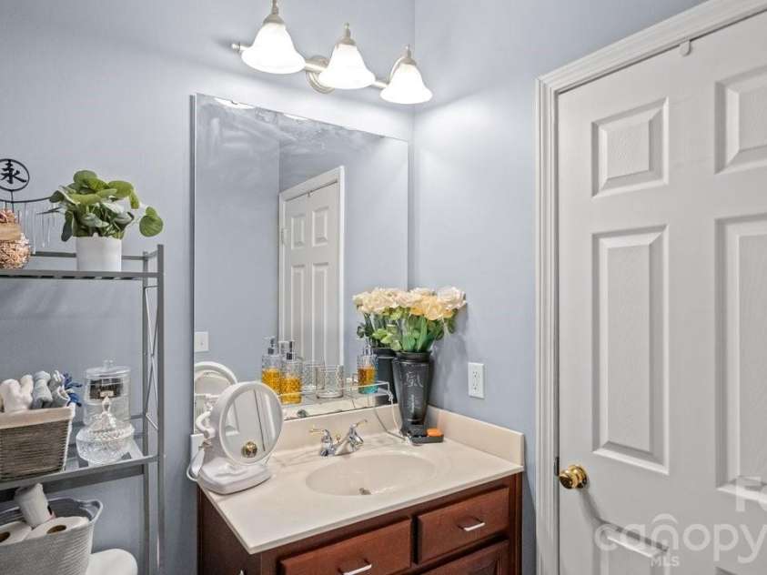 10209 Treetop Lane, Cornelius, NC 28031.  MLS# CAR4387634, YatesRealty ID 35909. 
