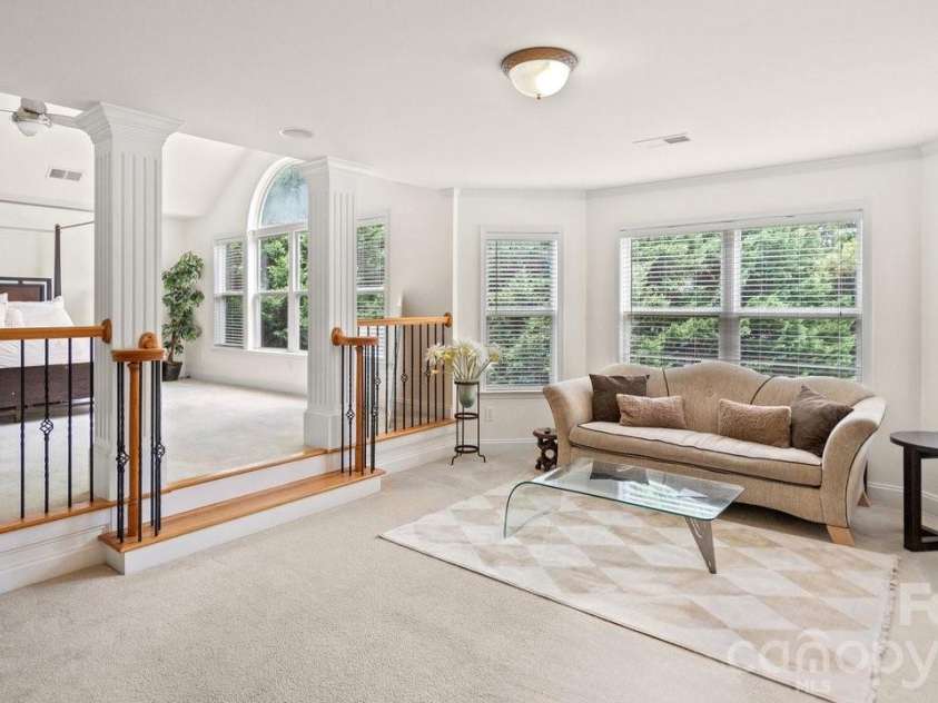 10209 Treetop Lane, Cornelius, NC 28031.  MLS# CAR4387634, YatesRealty ID 35909. 