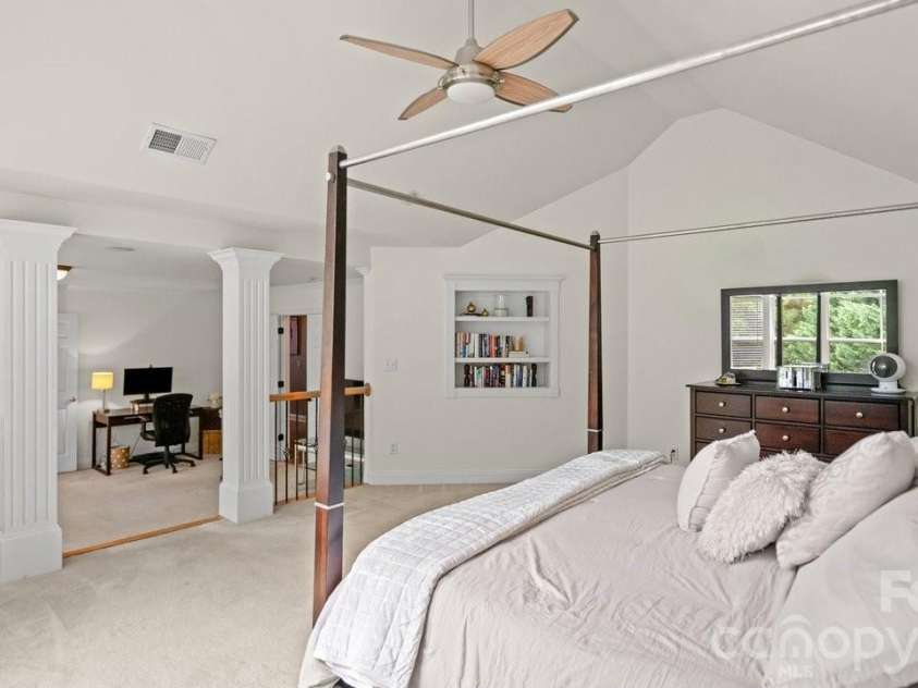 10209 Treetop Lane, Cornelius, NC 28031.  MLS# CAR4387634, YatesRealty ID 35909. 
