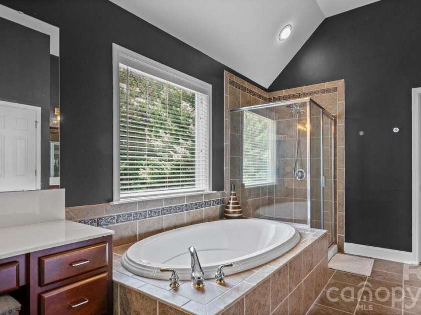 10209 Treetop Lane, Cornelius, NC 28031.  MLS# CAR4387634, YatesRealty ID 35909. 