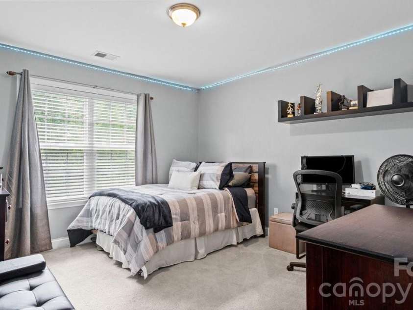 10209 Treetop Lane, Cornelius, NC 28031.  MLS# CAR4387634, YatesRealty ID 35909. 