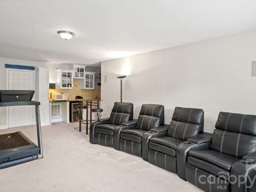 10209 Treetop Lane, Cornelius, NC 28031.  MLS# CAR4387634, YatesRealty ID 35909. 
