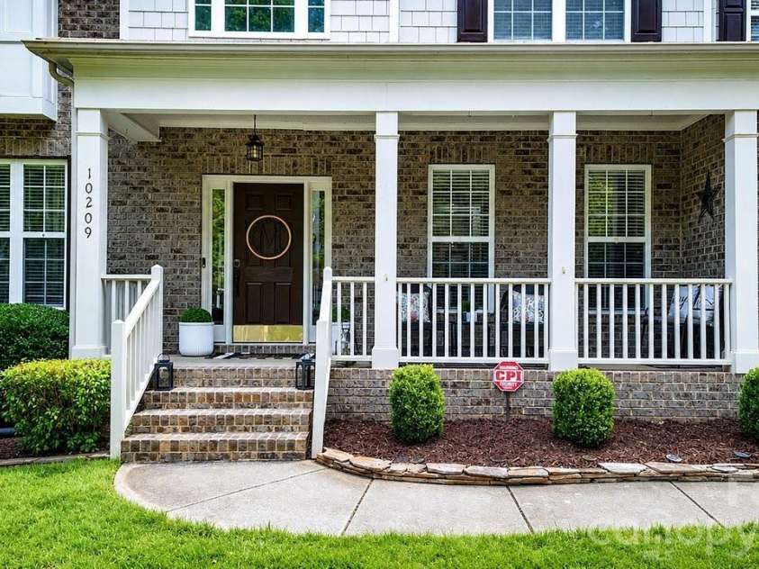 10209 Treetop Lane, Cornelius, NC 28031.  MLS# CAR4387634, YatesRealty ID 35909. 