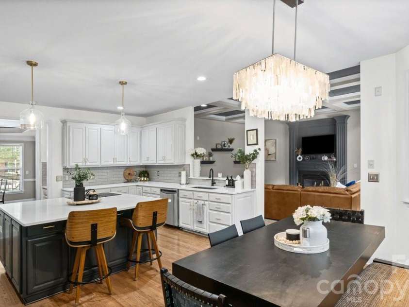 10209 Treetop Lane, Cornelius, NC 28031.  MLS# CAR4387634, YatesRealty ID 35909. Entertaining ready