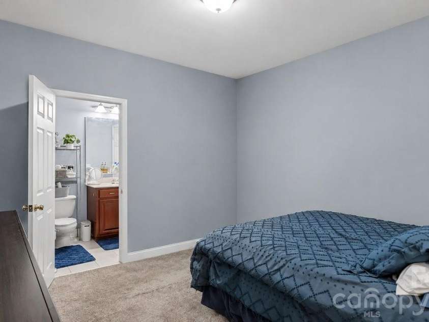 10209 Treetop Lane, Cornelius, NC 28031.  MLS# CAR4387634, YatesRealty ID 35909. Main floor bedroom