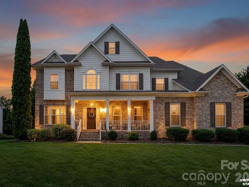 10209 Treetop Lane, Cornelius, NC 28031.  MLS# CAR4387634, YatesRealty ID 35909. One of the larger lots in