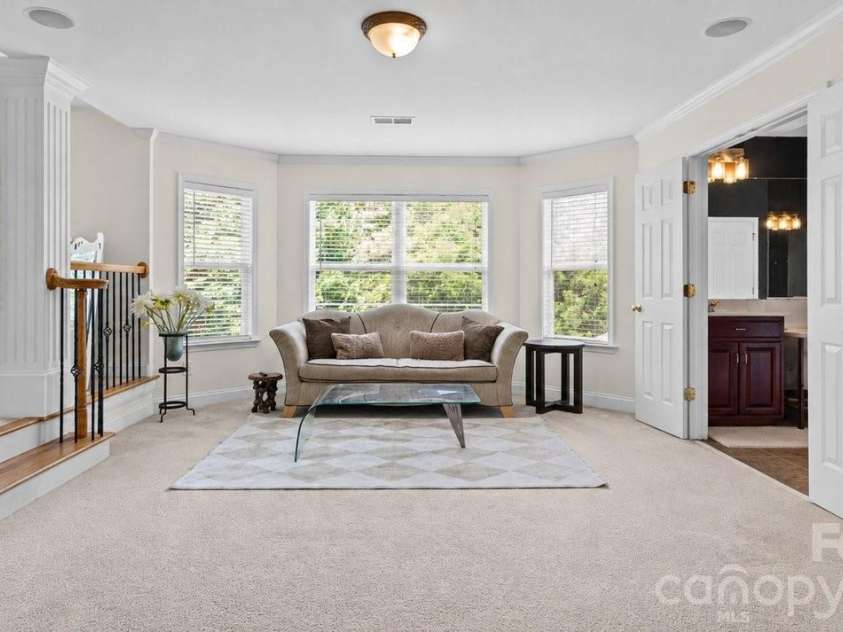 10209 Treetop Lane, Cornelius, NC 28031.  MLS# CAR4387634, YatesRealty ID 35909. Primary suite