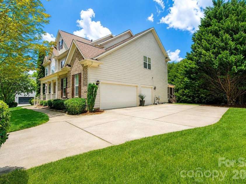 10209 Treetop Lane, Cornelius, NC 28031.  MLS# CAR4387634, YatesRealty ID 35909. Side load three car garage.