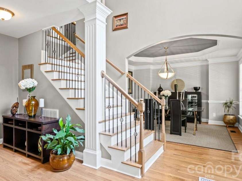 10209 Treetop Lane, Cornelius, NC 28031.  MLS# CAR4387634, YatesRealty ID 35909. Stunning entryway with refinished hardwoods