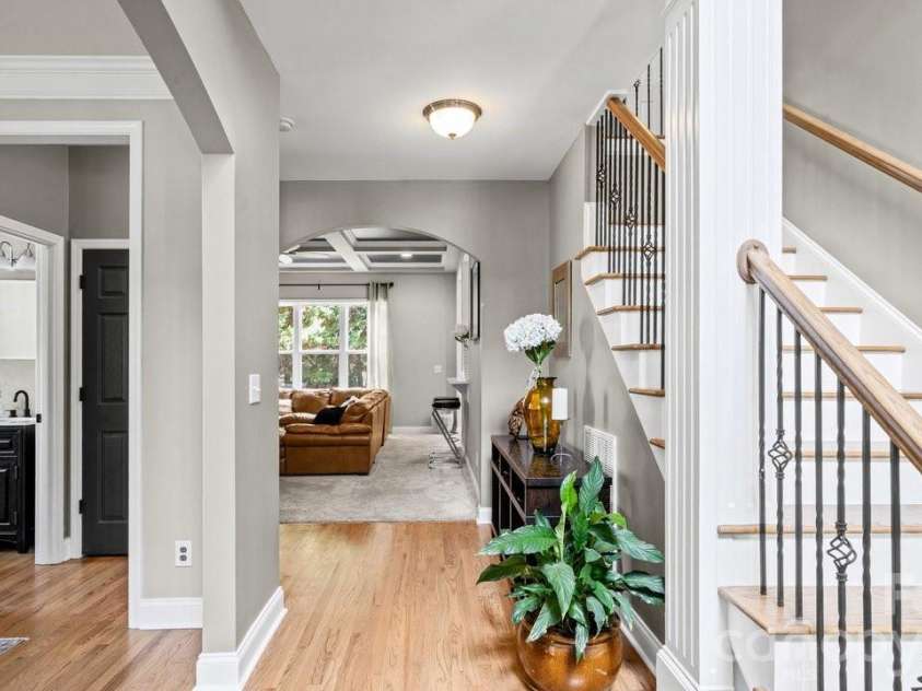 10209 Treetop Lane, Cornelius, NC 28031.  MLS# CAR4387634, YatesRealty ID 35909. Updated ballusters