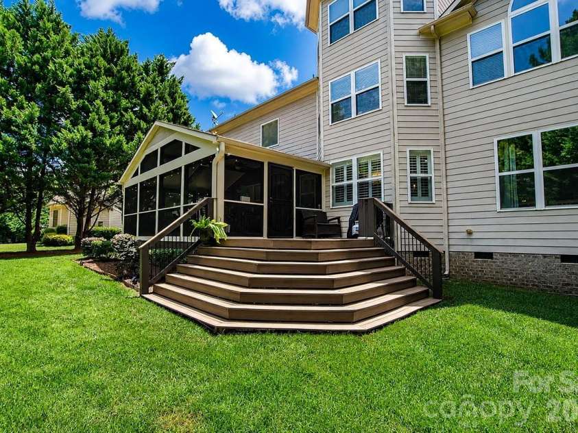 10209 Treetop Lane, Cornelius, NC 28031.  MLS# CAR4387634, YatesRealty ID 35909. Updated decking