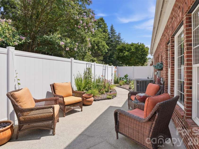 8109 Oratorio Place, Charlotte, NC 28270.  MLS# CAR4397157, YatesRealty ID 35910. 