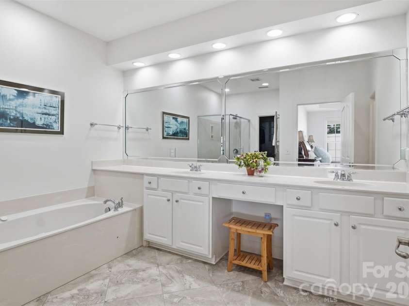 8109 Oratorio Place, Charlotte, NC 28270.  MLS# CAR4397157, YatesRealty ID 35910. 