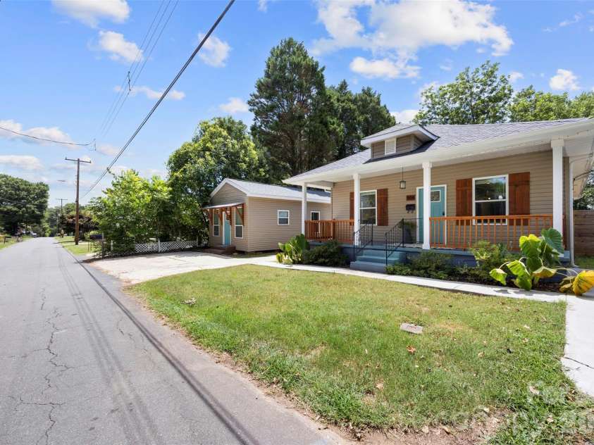 904 Laye Street, Belmont, NC 28012.  MLS# CAR4401222, YatesRealty ID 35911. 