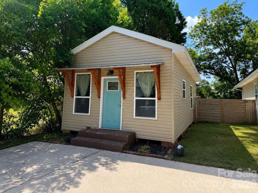 904 Laye Street, Belmont, NC 28012.  MLS# CAR4401222, YatesRealty ID 35911. Accessory Building