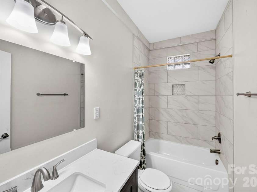 904 Laye Street, Belmont, NC 28012.  MLS# CAR4401222, YatesRealty ID 35911. Hallway Bath