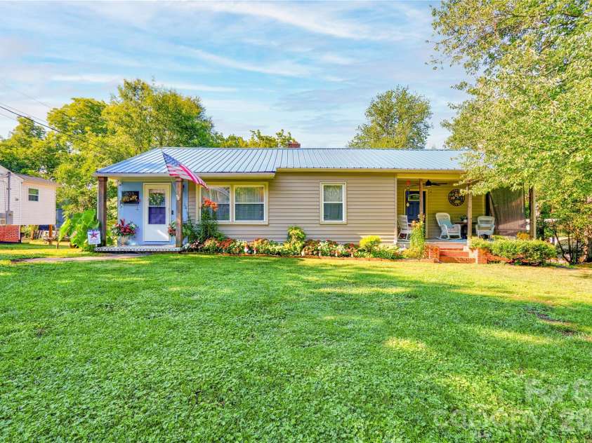 803 Westview Street, Shelby, NC 28150.  MLS# CAR4402237, YatesRealty ID 35912. 
