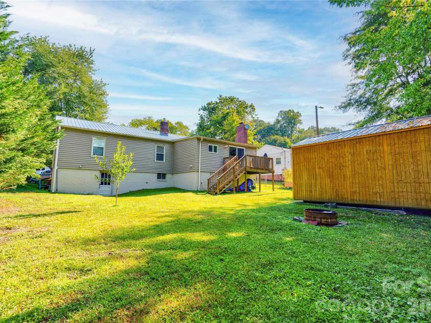 803 Westview Street, Shelby, NC 28150.  MLS# CAR4402237, YatesRealty ID 35912. 