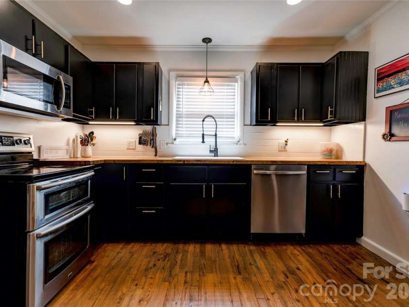 803 Westview Street, Shelby, NC 28150.  MLS# CAR4402237, YatesRealty ID 35912. 
