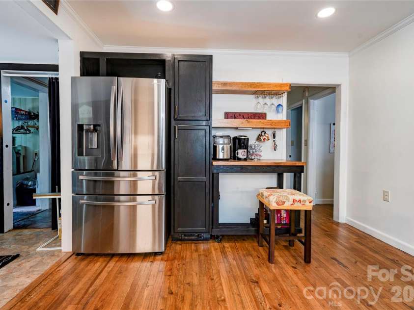 803 Westview Street, Shelby, NC 28150.  MLS# CAR4402237, YatesRealty ID 35912. 