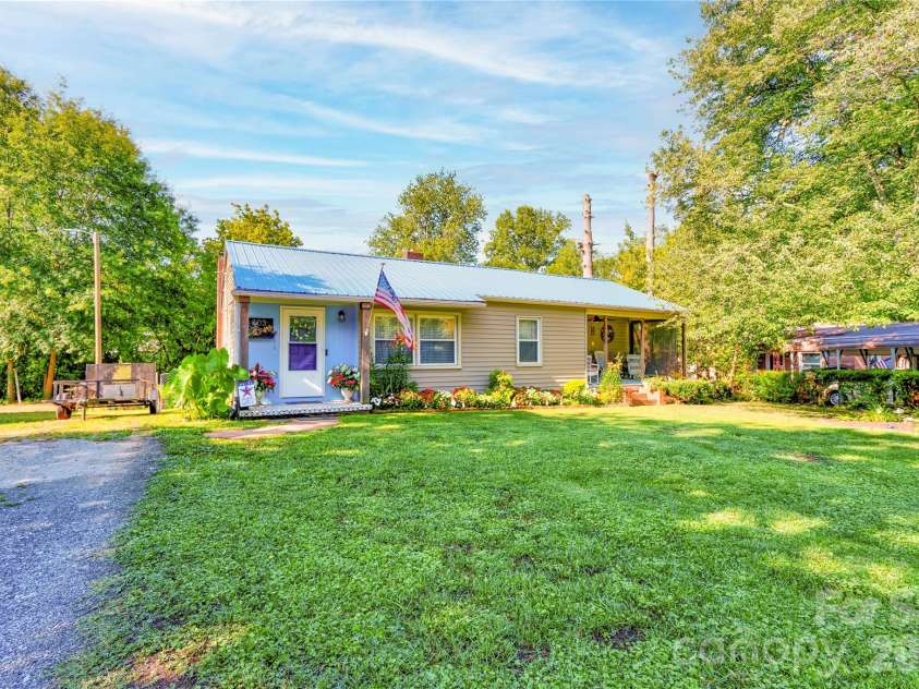 803 Westview Street, Shelby, NC 28150.  MLS# CAR4402237, YatesRealty ID 35912. 