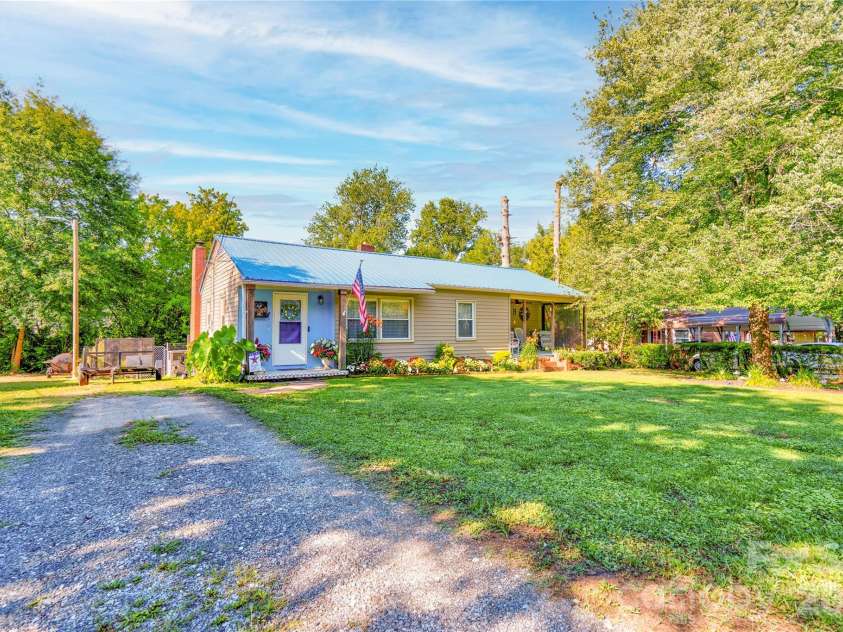 803 Westview Street, Shelby, NC 28150.  MLS# CAR4402237, YatesRealty ID 35912. 