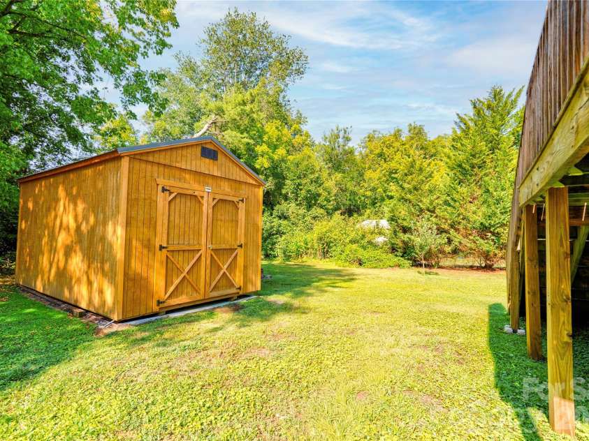803 Westview Street, Shelby, NC 28150.  MLS# CAR4402237, YatesRealty ID 35912. 